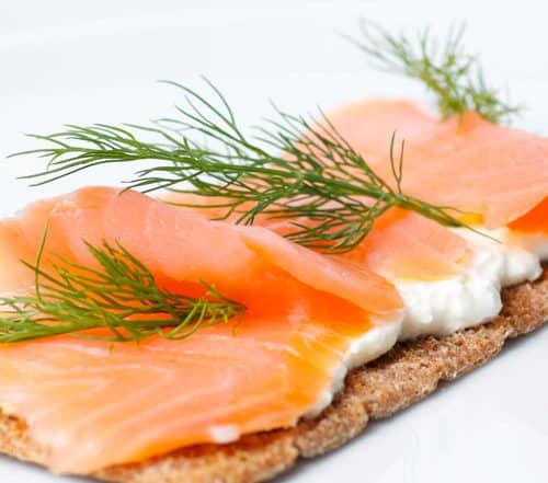 Knäckebrot mit geräuchertem Lachs Stoffwechselkur Rezept zum Frühstück